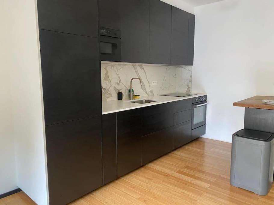 Appartement Diamond Center 002 *